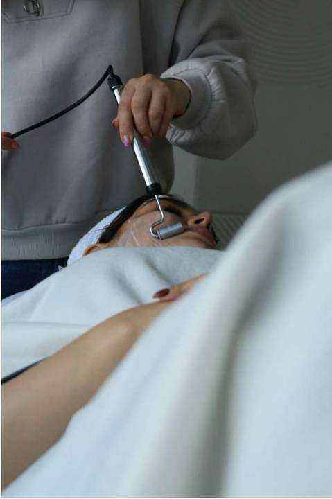 Proceso de manicura en gel