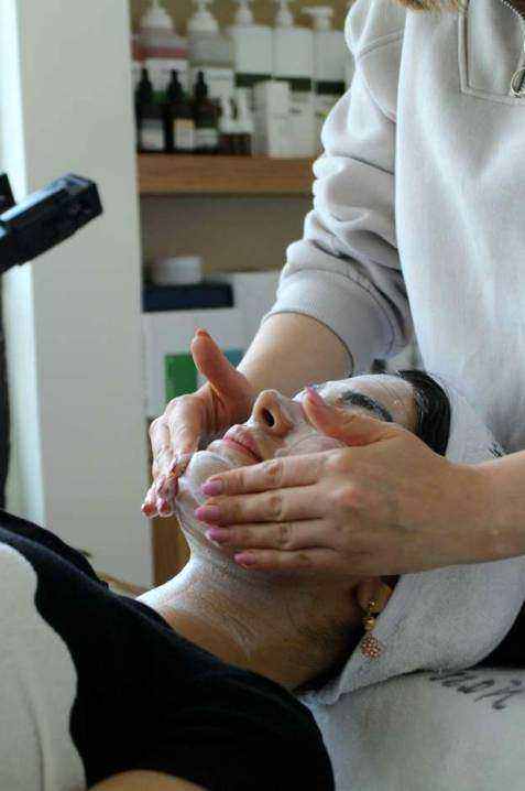 Galería: manicura nude con brillo